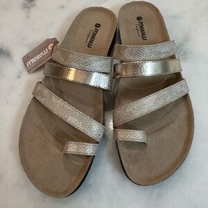 Gold Makalu California sandal size 10 M